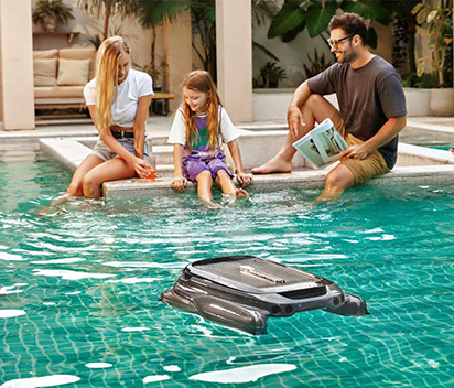 Solar pool vacuum cleaner keeps my pool clean